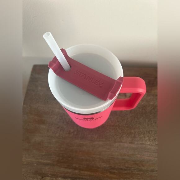 Stanley Quencher H2.0 40 oz Travel Tumbler in Fuchsia - Picture 4 of 4